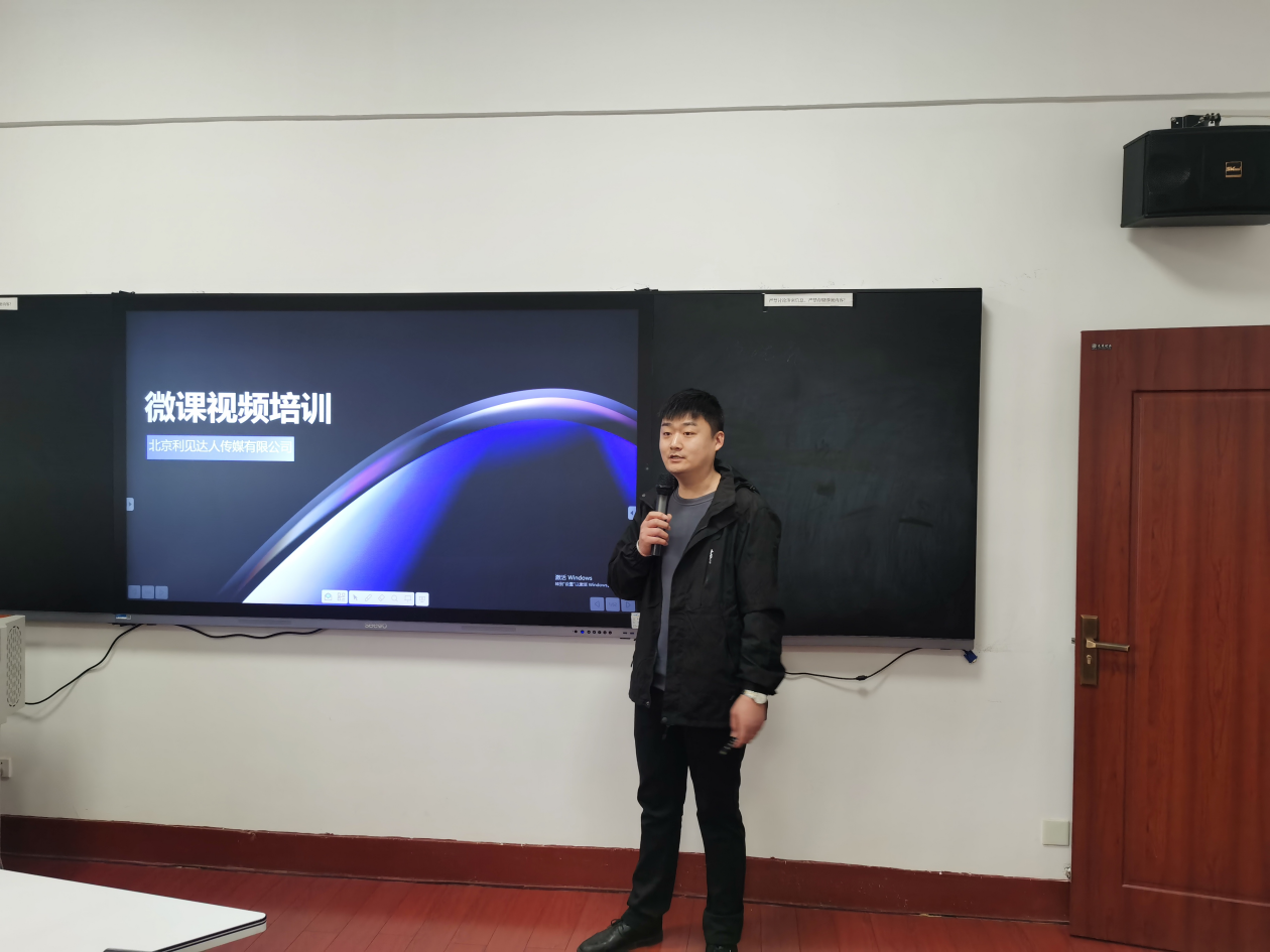 利見(jiàn)達(dá)人受邀為咸陽(yáng)某軍工廠展開視頻拍攝制作技術(shù)培訓(xùn)